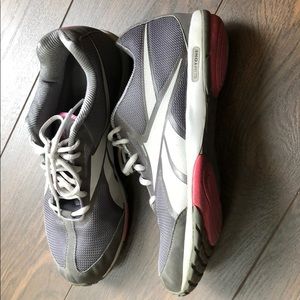 Reebok Shoes - Reebok size 9 sneakers. In amazing condition! Reebok Shoes - Reebok size 9 sneakers. In amazing condition!
